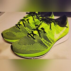 Nike Flyknit Trainer + Electric Green Women's | Tread 95% Comfort 100% | Size 6